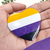 Bottons de coração holográficos bandeiras do Orgulho LGBTQIAPN+ - Lúcia Lemos | Produtos Geek e Kawaii | Livros de Fantasia | Animes