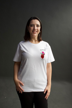 Camiseta Feminina - Flores Fez Nascer