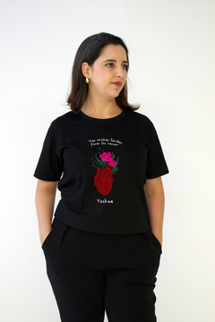 Camiseta Feminina - Flores Fez Nascer - comprar online