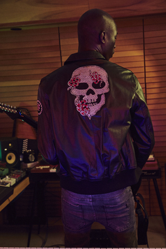 CAMPERA DE CUERO NEGRA HOMBRE SKULL en internet