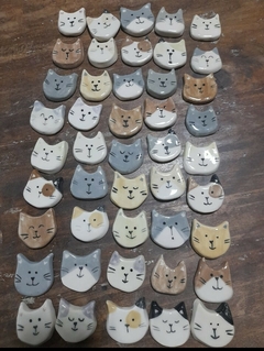 souvenirs pin gatito