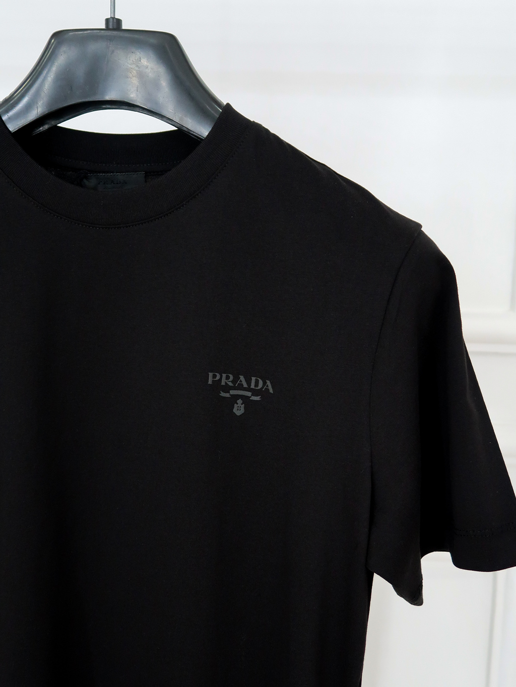 Camiseta Prada com logo - Comprar em SEVEN PRIME