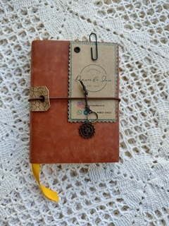 Caderno A6 mini em couro estonado - telha 04