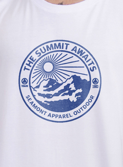 Camiseta The Summit Awaits masculina - branca - comprar online