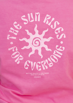 T-shirt The Sun Rises feminina - estonada rosa na internet