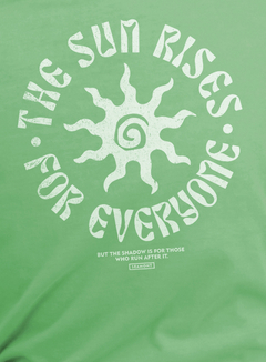 T-shirt The Sun Rises feminina - estonada verde - comprar online