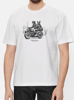 Camiseta casual, camiseta básica, look confortável, estilo descontraído, camiseta de algodão, camiseta de moto, roupa casual, camiseta motorcycle,