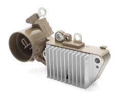 Regulador Nippondenso modelo 023313023, componente de alternador con aletas de refrigeración y conector.