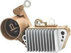 Regulador Nippondenso modelo 033311802, con aletas de refrigeración y conector eléctrico.