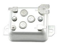 Regulador electrónico para alternador de Volkswagen Sedan, modelo 9190040099E, con terminales visibles.