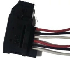 Conector de aceleración de 6 terminales para vehículos Nissan, con cables de diferentes colores.