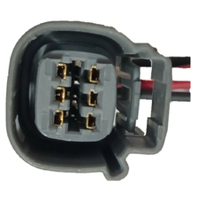 Conector de 6 terminales para sensor de óxido de nitrógeno de Ford, modelo 2014-2019, con cableado visible.