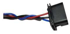 Conector de 3 terminales para motoventilador de Volkswagen Golf, con cables de diferentes colores.