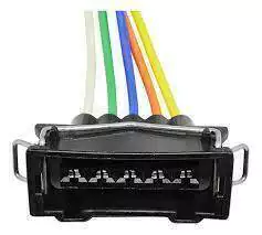 Conector de 5 terminales para bobina de Volkswagen Golf y Jetta, con múltiples cables de colores.