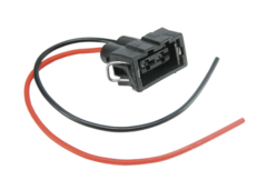 Conector de dos terminales para motoventilador de Volkswagen Pointer, con cables rojo y negro.