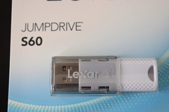 Pendrive Lexar S60 64GB - $9990.-