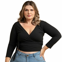 Blusa Transpassada Cropped Envelope Canelada Multiuso Plus Preto na internet