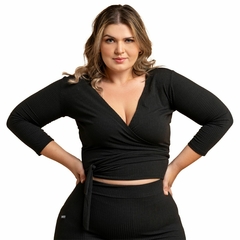 Blusa Transpassada Multiuso + Saia Lápis Fenda Lateral Plus Preta - loja online