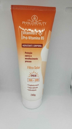 Hidratante Corporal Vitamina E + pró Vitamina B5 com Filtro solar FPS 15 Fragância Suave Phallebeauty.