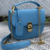 Bolsa Couro Azul Céu De Mão Estruturada Alça Correntes Vivi Hendy Bag - comprar online