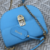 Bolsa Couro Azul Céu De Mão Estruturada Alça Correntes Vivi Hendy Bag - loja online