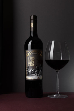 RED BLEND TRES ILUESTRES 2019