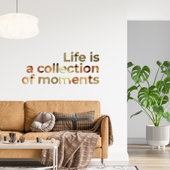 Frase de parede em relevo - Life is a collection of moments, Acrílico