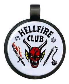 Colar Hellfire Club Cordão De Borracha E Pingente Em Resina na internet