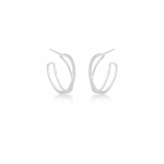 ARGOLA OVAL EM PRATA E ZIRCONIA