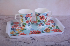 SET BANDEJA ESTAMPADA + 2 TAZAS CONICAS