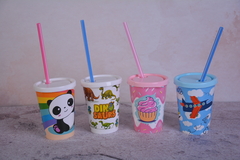 VASO PLASTICO INFANTIL CON TAPA PLANA Y SORBETE