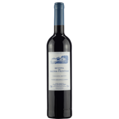 Garrafas de vinho Quinta de Bons Ventos 750ml, com rótulo azul e branco.