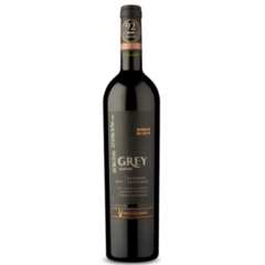 Garrafa de vinho Ventisquero Grey Cabernet Sauvignon 750ml com rótulo preto e detalhes em dourado.