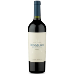 Garrafa de vinho Benmarco Cabernet Franc 750ml com rótulo elegante.