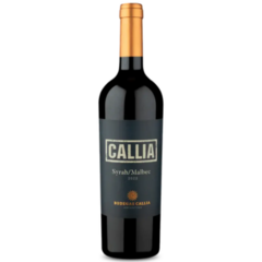 Garrafa de vinho Callia Syrah Malbec 750ml com rótulo preto e detalhes em dourado.