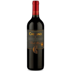 Garrafa de Vinho Chilano Dark Blend 750ml com rótulo elegante.