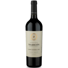 Garrafa de Vinho Susana Balbo Tradicion Cabernet Sauvignon 750ml com rótulo destacado.