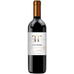 Garrafa de vinho Tantehue Carménère 750ml com rótulo elegante e tampa dourada.