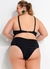 Calcinha biquíni preta transpassada em malha canelada vista de trás, projetada para tamanhos plus size, destacando o conforto e o estilo.