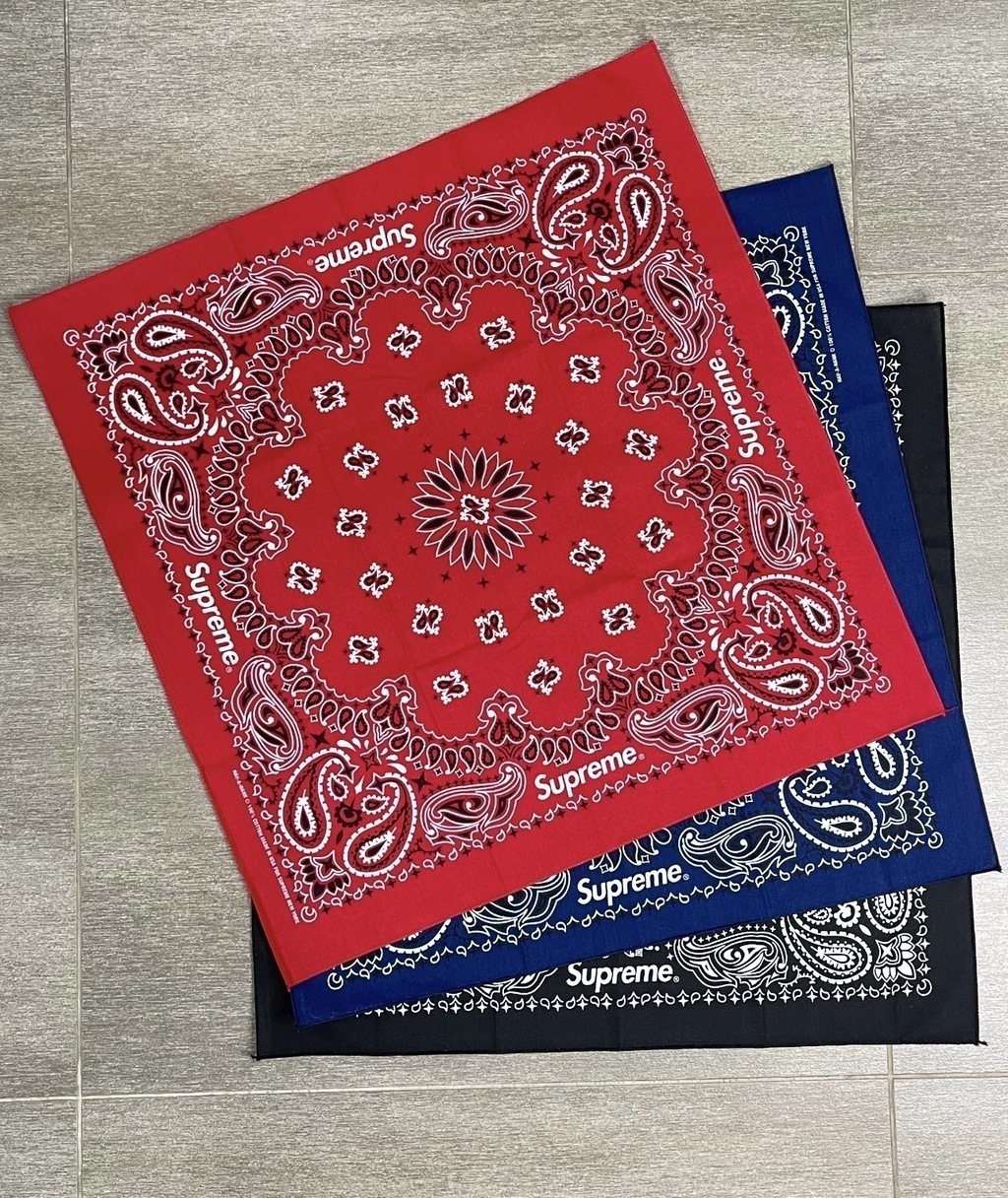 ⚠️送料込み Supreme Hav-A-Hank Bandanas Pack3 Supreme®/Hav-A-Hank Bandanas (Pack of 3) – Supreme