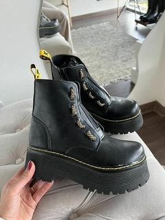 Borcegos dr martens chile best sale