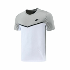 Conjunto Nike Camisa e Bermuda - Cinza e Branco - comprar online