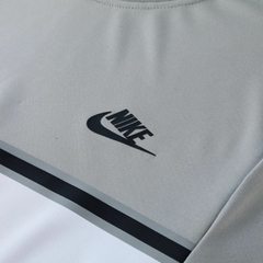 Conjunto Nike Camisa e Bermuda - Cinza e Branco - Kxis Pe - Qualidade e Elegância!