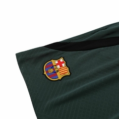 Kit de Treino Barcelona Regata e Bermuda 23/24 Bege e Verde - Nike - loja online