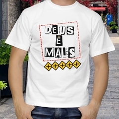 Camiseta Deus é Mais