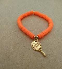 PULSEIRA DE BORRACHA LARANJA COM PINGENTE BEACH TÊNNIS - comprar online