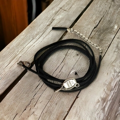 PULSEIRA COURINHO PRETA COM PINGENTE BEACHT TÊNNIS