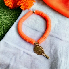 PULSEIRA DE BORRACHA LARANJA COM PINGENTE BEACH TÊNNIS