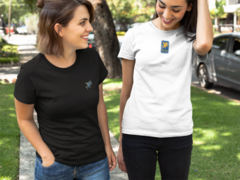 Camiseta feminina Blue Light logo central azul - comprar online