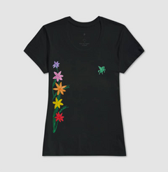 Camiseta feminina flor pintada